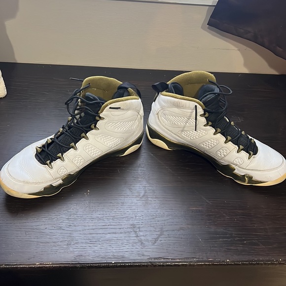 Jordan Retro 9 statue - Picture 4 of 5